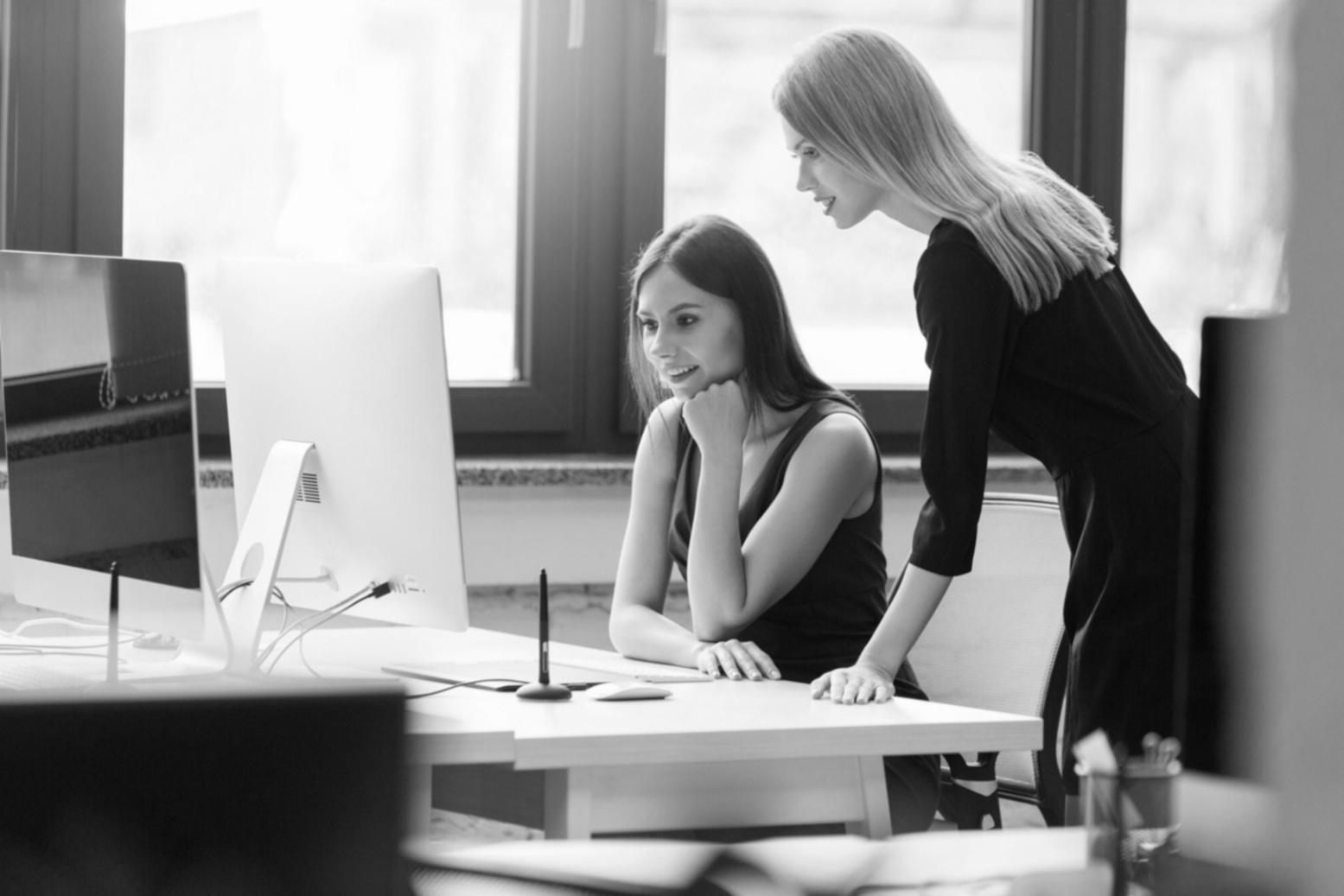 Team aziendale durante sessione di sviluppo personale
